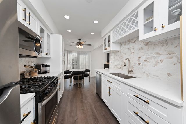 8534 Westberry Lane, Tinley Park, IL 60487