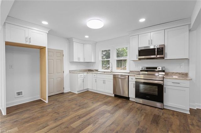 1214 Hull Street ST, Chesapeake, VA 23324