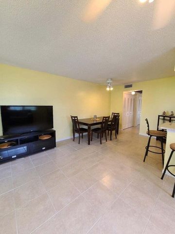 133 Camden F, West Palm Beach, FL 33417
