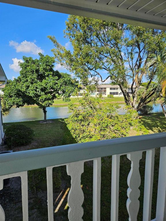 133 Camden F, West Palm Beach, FL 33417