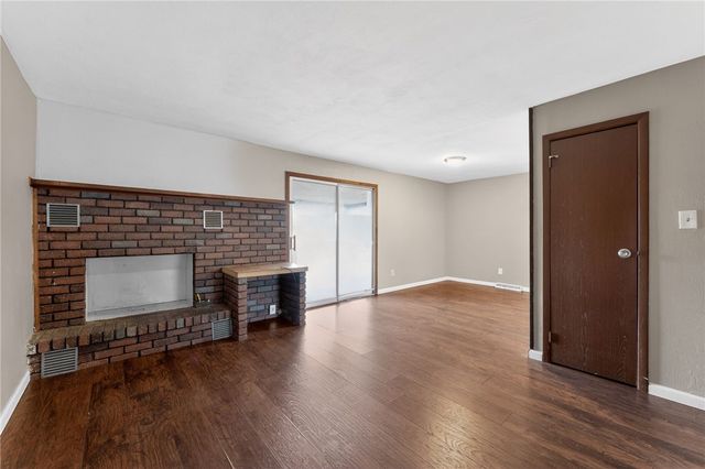 130 Harphen St, Versailles Boro, PA 15132