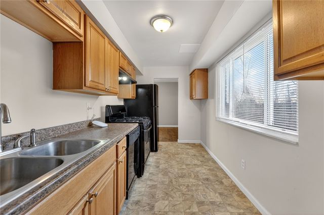 130 Harphen St, Versailles Boro, PA 15132