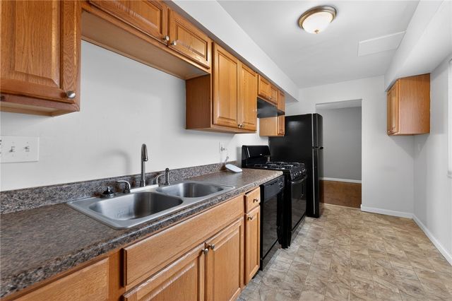 130 Harphen St, Versailles Boro, PA 15132