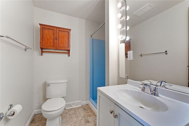 130 Harphen St, Versailles Boro, PA 15132