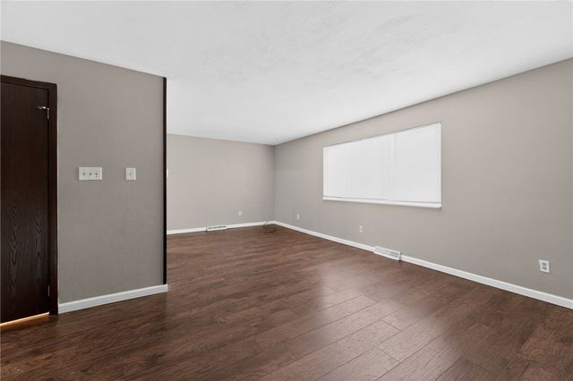 130 Harphen St, Versailles Boro, PA 15132