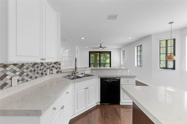 1559 Passion Vine Cir 7-2, Weston, FL 33326
