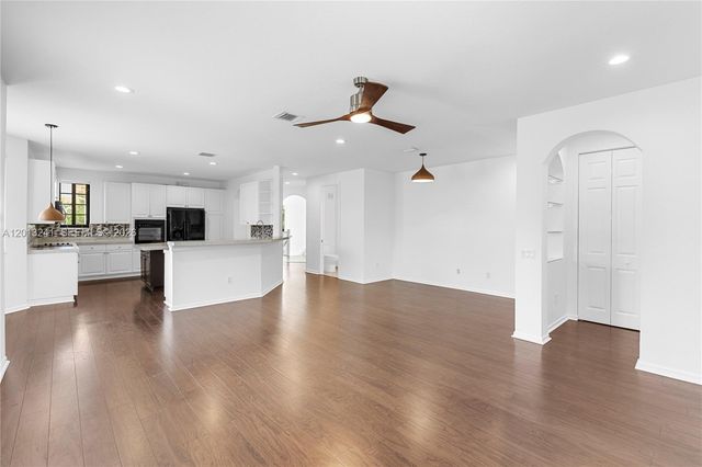 1559 Passion Vine Cir 7-2, Weston, FL 33326