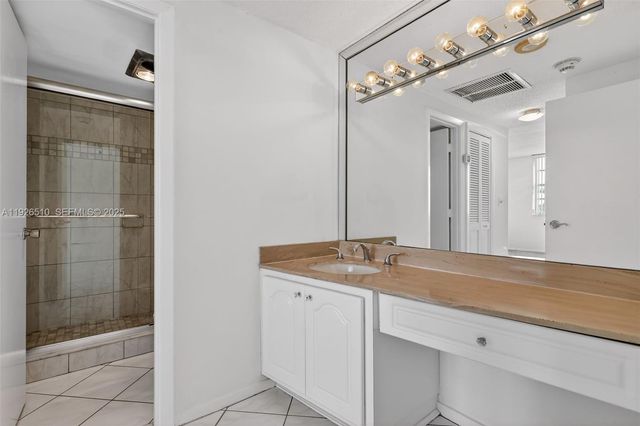 300 Bayview Dr 202, Sunny Isles Beach, FL 33160