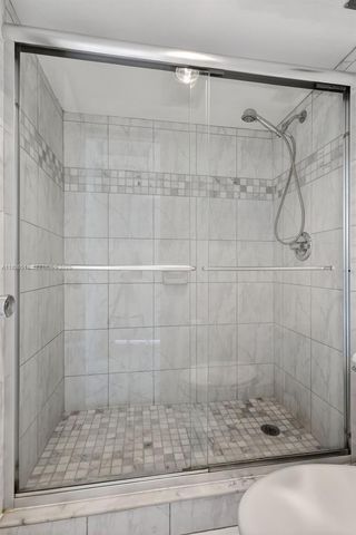 300 Bayview Dr 202, Sunny Isles Beach, FL 33160