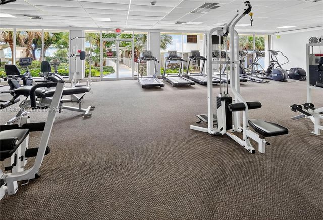 300 Bayview Dr 202, Sunny Isles Beach, FL 33160