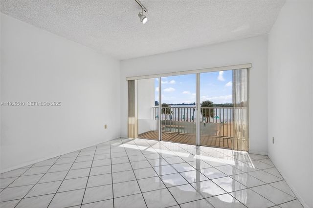300 Bayview Dr 202, Sunny Isles Beach, FL 33160