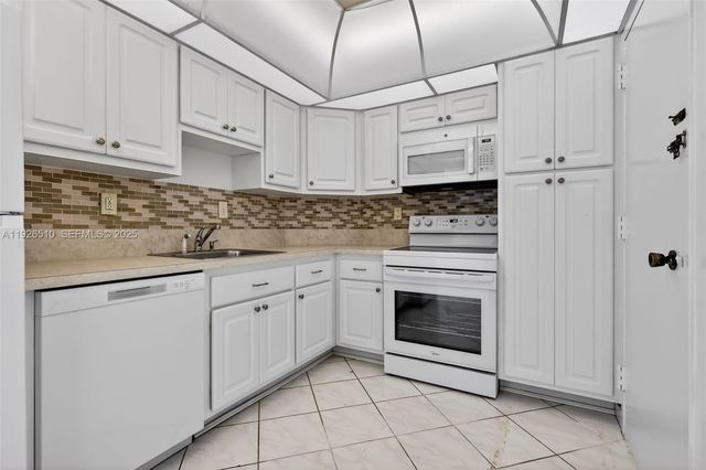 300 Bayview Dr 202, Sunny Isles Beach, FL 33160