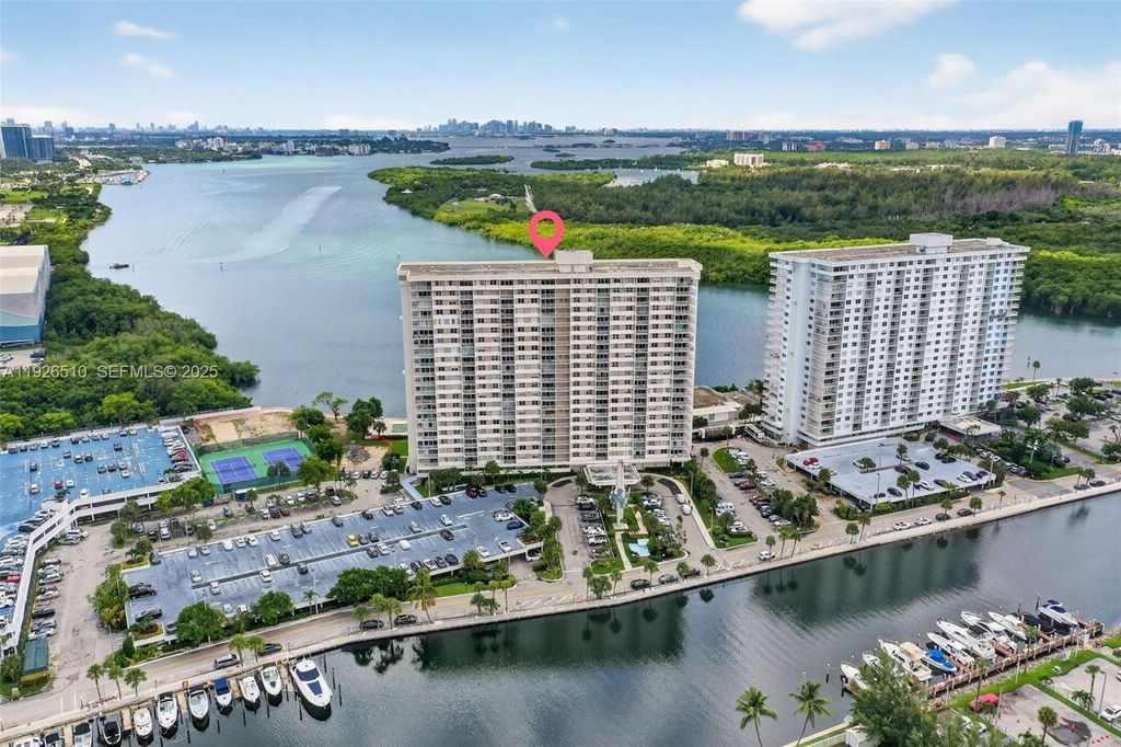 300 Bayview Dr 202, Sunny Isles Beach, FL 33160