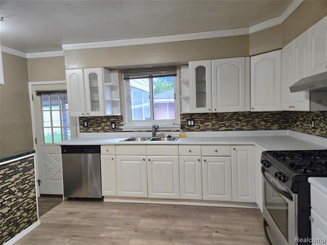 8450 Norborne Avenue, Dearborn Heights, MI 48127