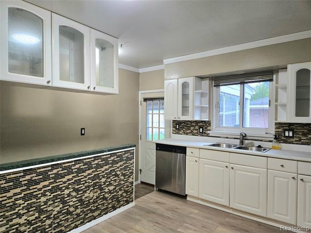 8450 Norborne Avenue, Dearborn Heights, MI 48127