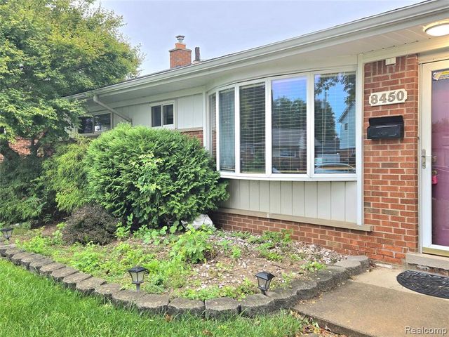 8450 Norborne Avenue, Dearborn Heights, MI 48127