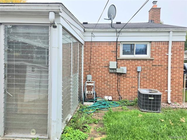8450 Norborne Avenue, Dearborn Heights, MI 48127