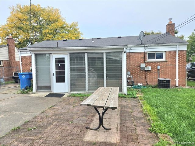 8450 Norborne Avenue, Dearborn Heights, MI 48127