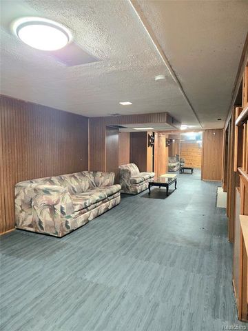 8450 Norborne Avenue, Dearborn Heights, MI 48127