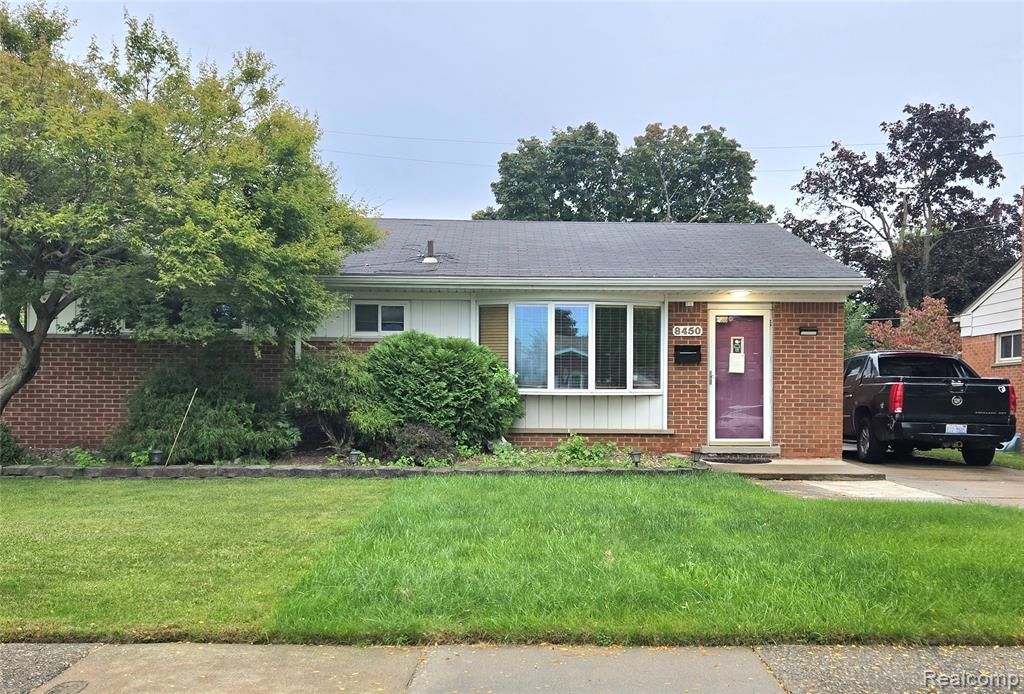 8450 Norborne Avenue, Dearborn Heights, MI 48127