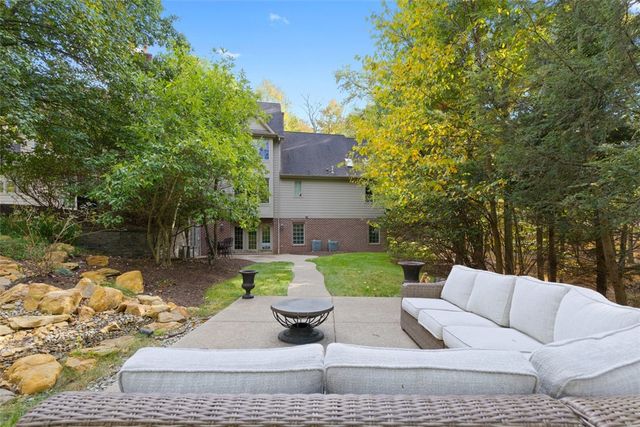 1607 Fieldstone Lane, Franklin Park, PA 15143