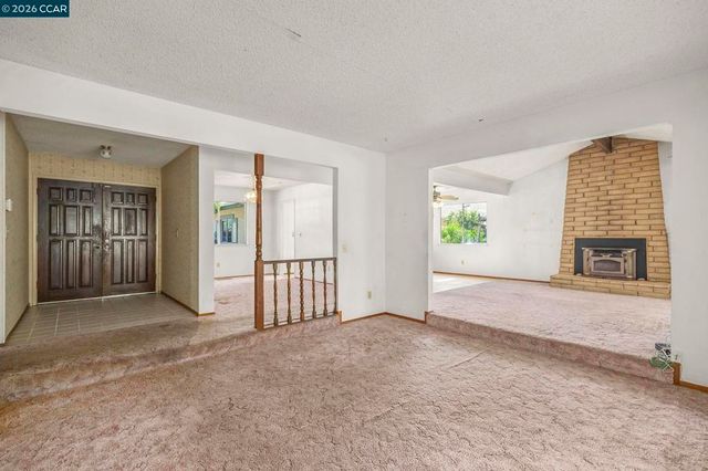 17 Kingswood Dr, Pittsburg, CA 94565