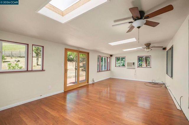 17 Kingswood Dr, Pittsburg, CA 94565