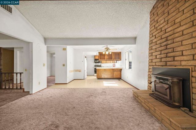 17 Kingswood Dr, Pittsburg, CA 94565