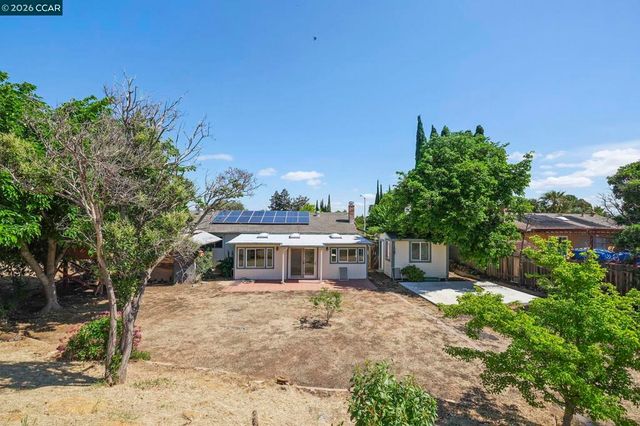 17 Kingswood Dr, Pittsburg, CA 94565