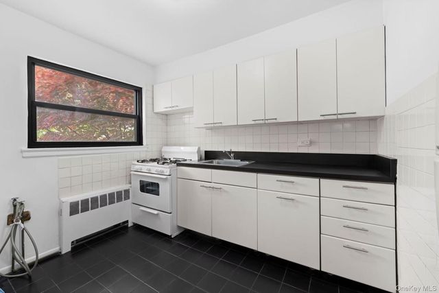 7632 Springfield Boulevard 143A, Oakland Gardens, NY 11364