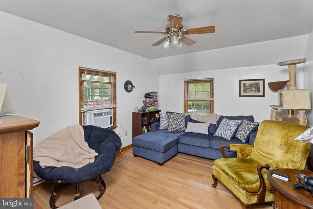 1 LAKEVIEW DR, New Egypt, NJ 08533