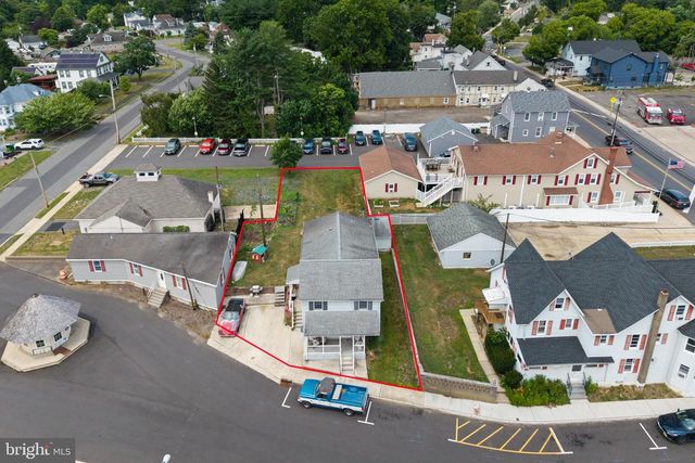 1 LAKEVIEW DR, New Egypt, NJ 08533