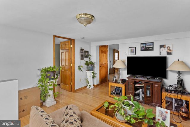 1 LAKEVIEW DR, New Egypt, NJ 08533
