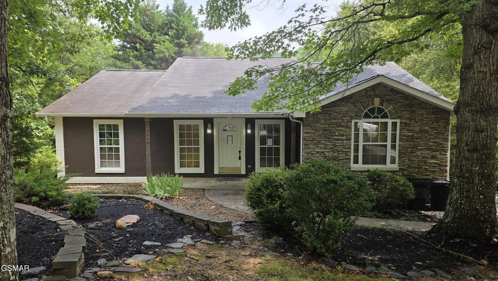 3230 Cove Creek Way, Sevierville, TN 37862