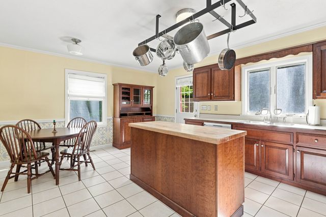 87 Montague Rd, Westhampton, MA 01027