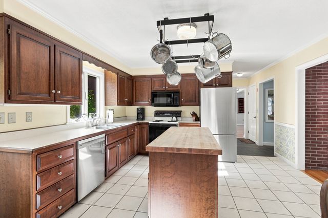 87 Montague Rd, Westhampton, MA 01027