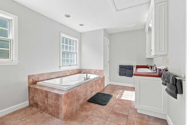 87 Montague Rd, Westhampton, MA 01027