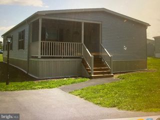 13 AMBER CIR, New Holland, PA 17557
