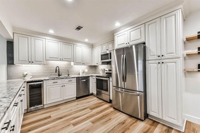 16822 Hibiscus Lane, Friendswood, TX 77546