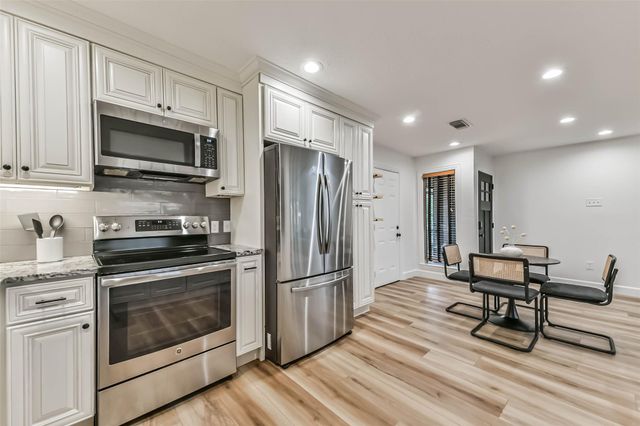 16822 Hibiscus Lane, Friendswood, TX 77546