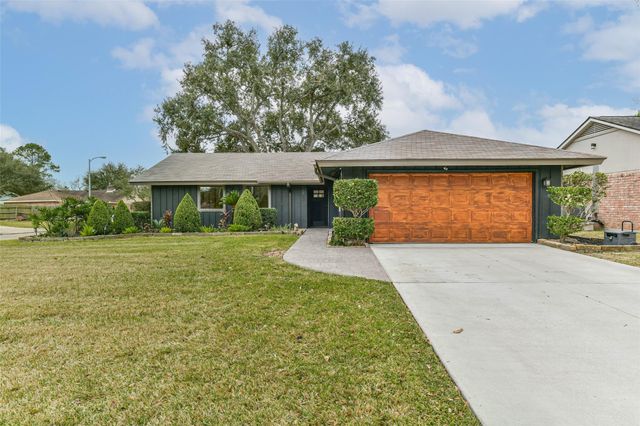 16822 Hibiscus Lane, Friendswood, TX 77546