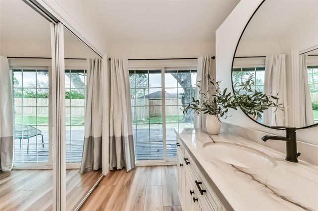 16822 Hibiscus Lane, Friendswood, TX 77546