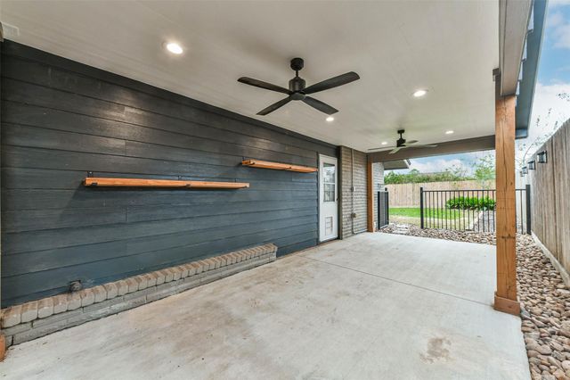 16822 Hibiscus Lane, Friendswood, TX 77546