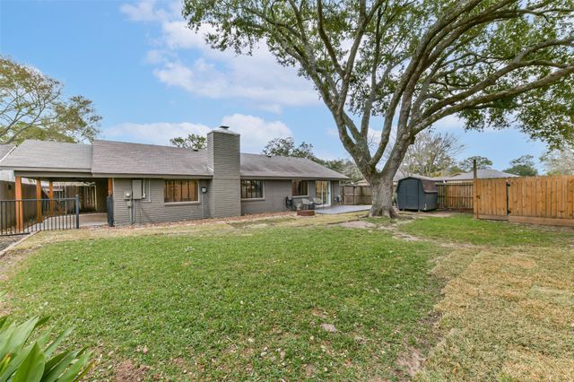 16822 Hibiscus Lane, Friendswood, TX 77546