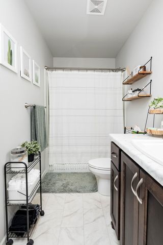 8040 Goldfinch Drive, Horace, ND 58047