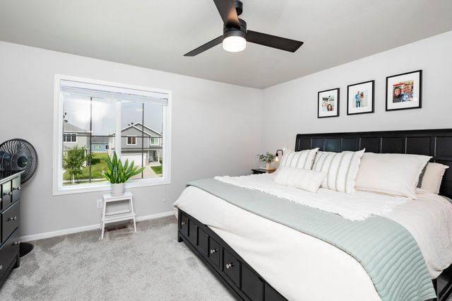 8040 Goldfinch Drive, Horace, ND 58047