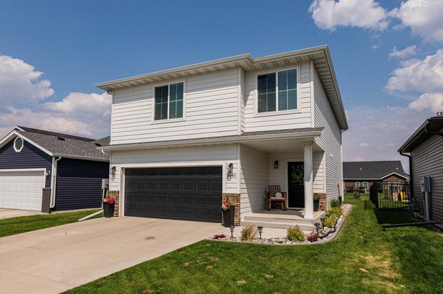 8040 Goldfinch Drive, Horace, ND 58047