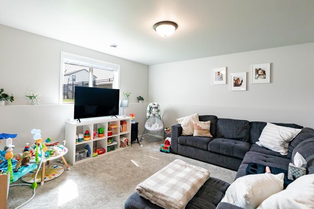 8040 Goldfinch Drive, Horace, ND 58047