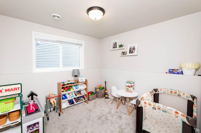 8040 Goldfinch Drive, Horace, ND 58047