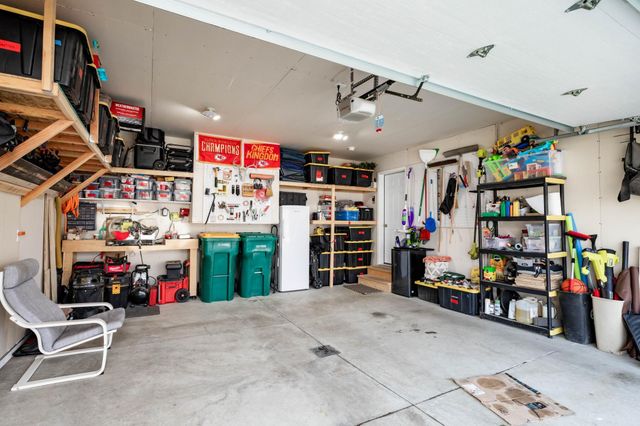 8040 Goldfinch Drive, Horace, ND 58047